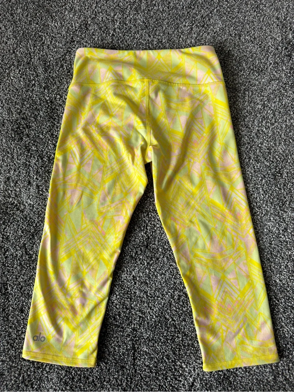 ALO Yoga Airbrush Capri Crop Leggings in Zest Indigo Geometric Women's Size XS